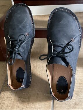 Clarks Women's Navy Blue Lace-Up Flats